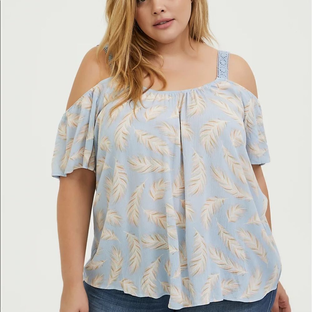 Torrid 2 feather light blue cold shoulder flowy blouse